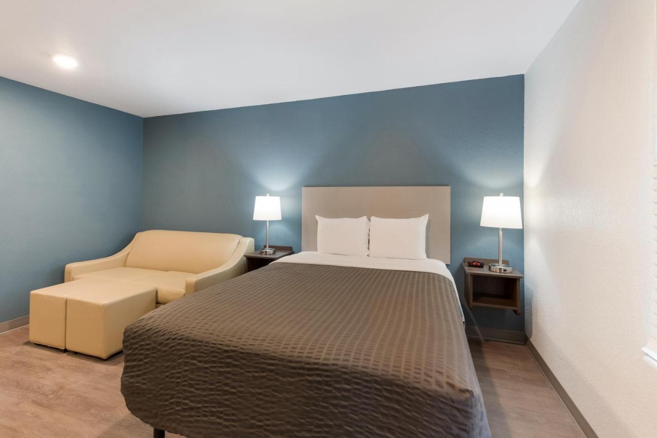 Woodspring Suites Dayton North Exterior photo