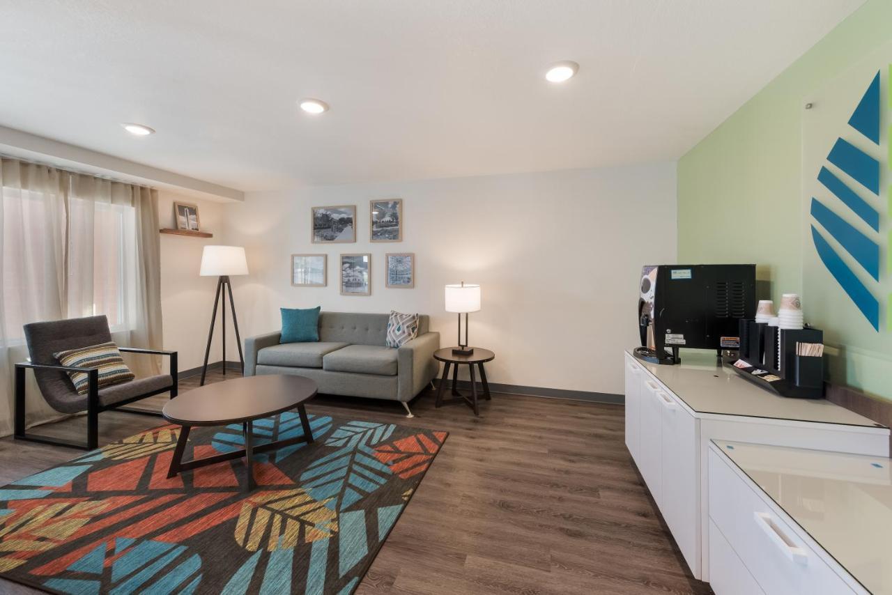 Woodspring Suites Dayton North Exterior photo